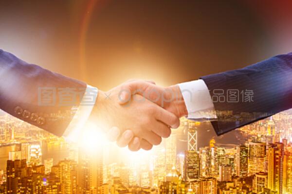 商务人士握手表示同意。商务人士握手表示同意